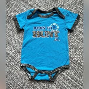 Mossy Oak baby onesie Born to Hunt size 6-9 mo short sleeves camouflage bodysuit